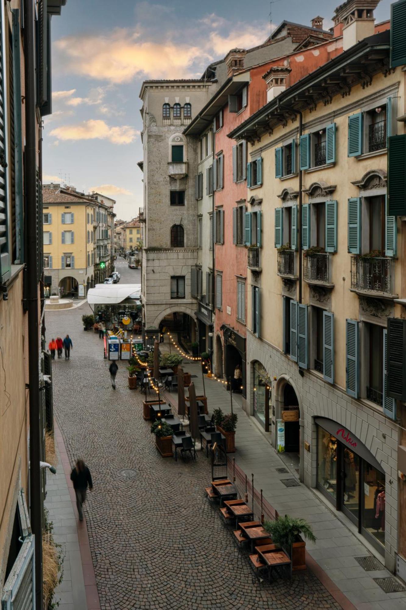 Rego Apartments - Boutique Aparthotel & Serenity Spa With Some Off-Site Apartments In The Heart Of Bergamo City Center Eksteriør bilde